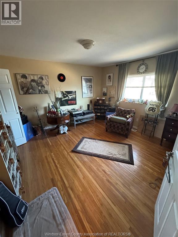 655-91 Giles, Windsor, ON - Indoor Photo Showing Living Room