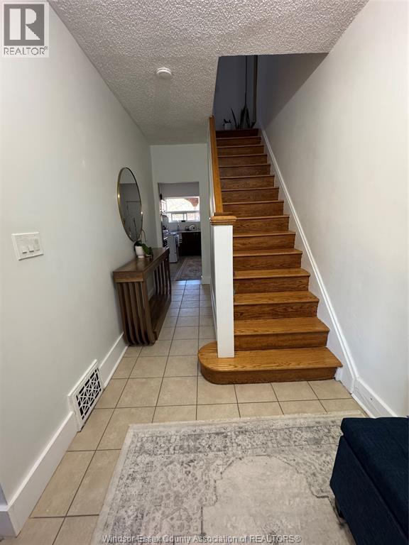 655-91 Giles, Windsor, ON - Indoor Photo Showing Other Room