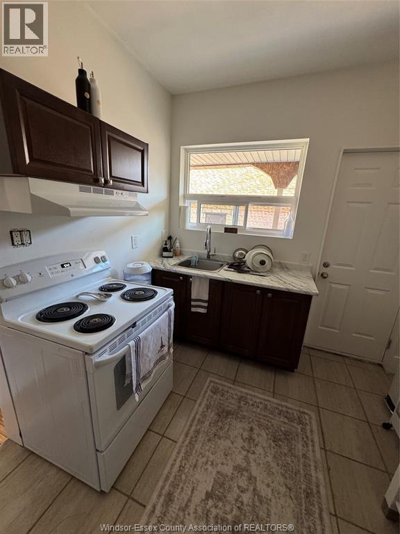 655-91 Giles, Windsor, ON - Indoor Photo Showing Kitchen