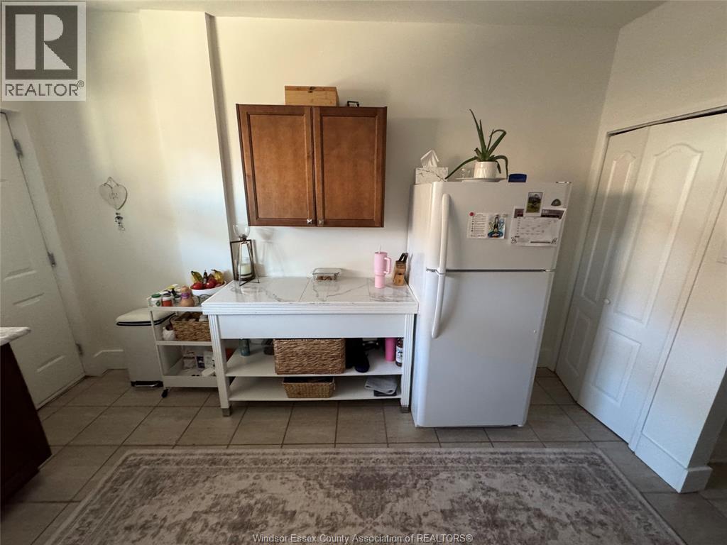 655-91 Giles, Windsor, ON - Indoor Photo Showing Other Room
