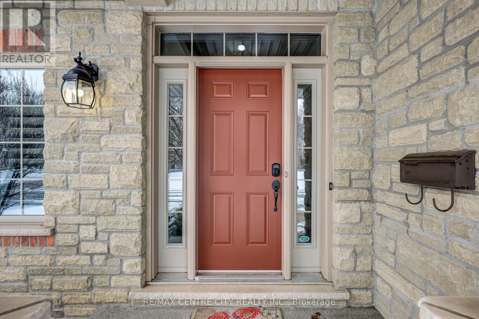 101 - 5 Woodhaven Drive, Tillsonburg, ON - Outdoor