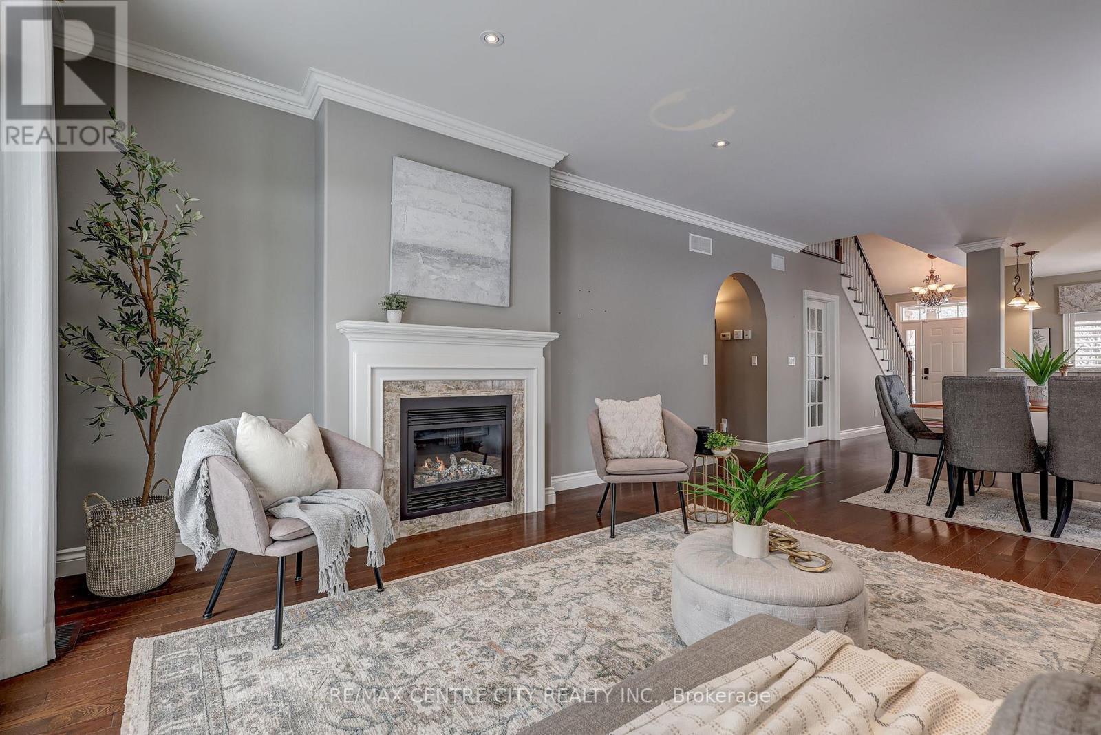 101 - 5 Woodhaven Drive, Tillsonburg, ON - Indoor Photo Showing Living Room With Fireplace