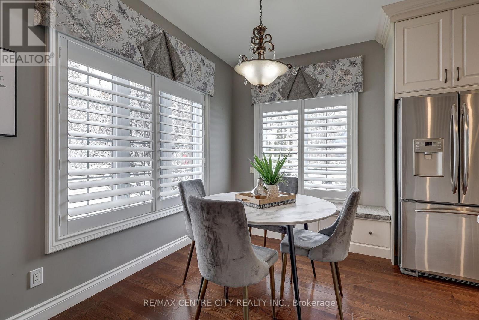 101 - 5 Woodhaven Drive, Tillsonburg, ON - Indoor Photo Showing Dining Room
