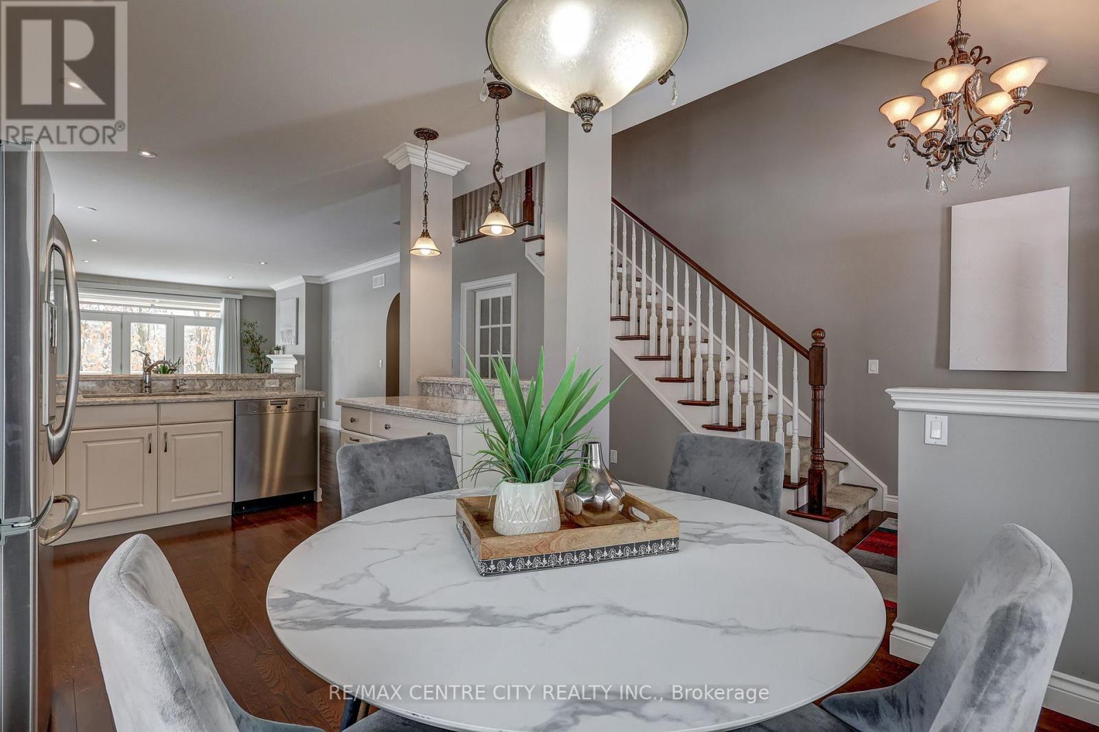 101 - 5 Woodhaven Drive, Tillsonburg, ON - Indoor Photo Showing Dining Room