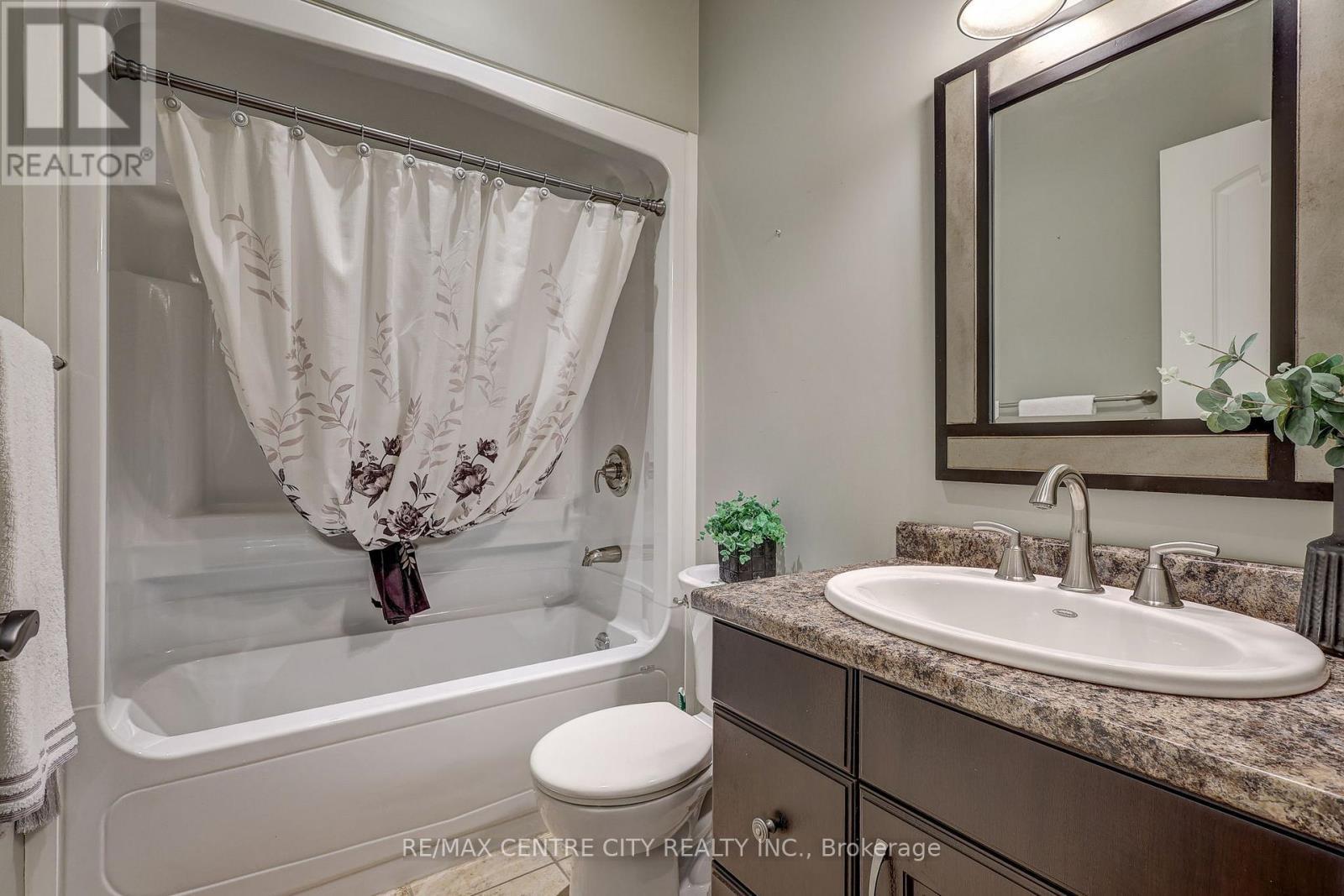Main Bathroom - 101 - 5 Woodhaven Drive, Tillsonburg, ON - Indoor Photo Showing Bathroom