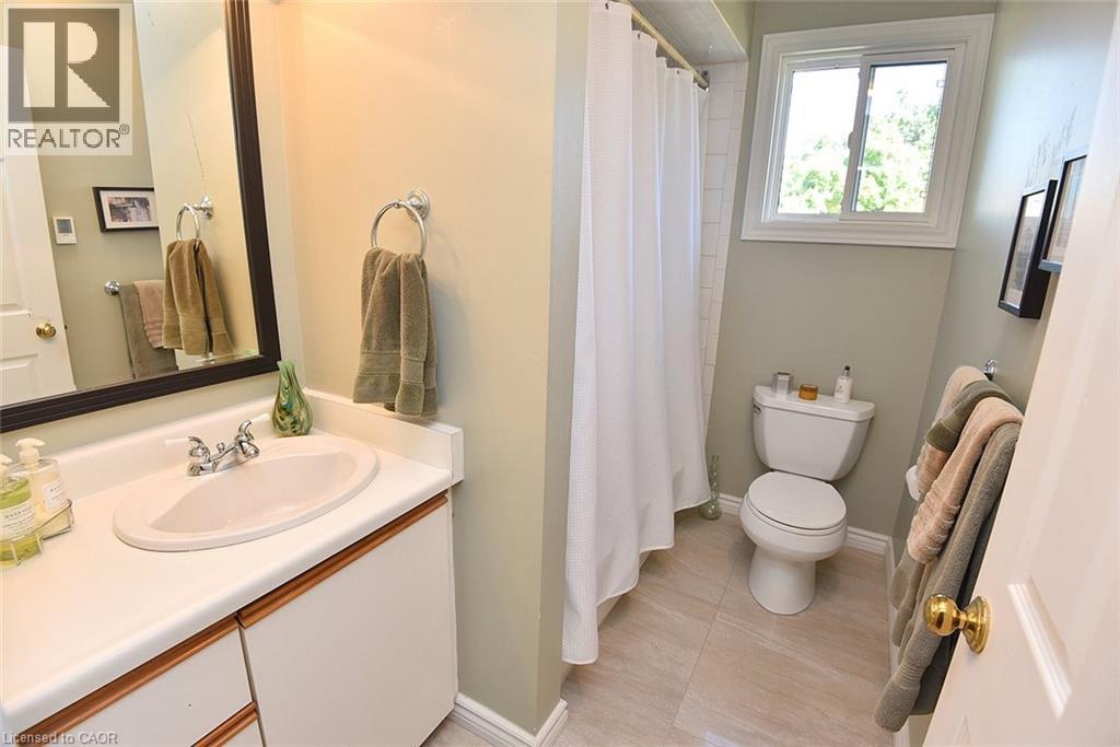 2 Novoco Drive, Hamilton, ON - Indoor Photo Showing Bathroom