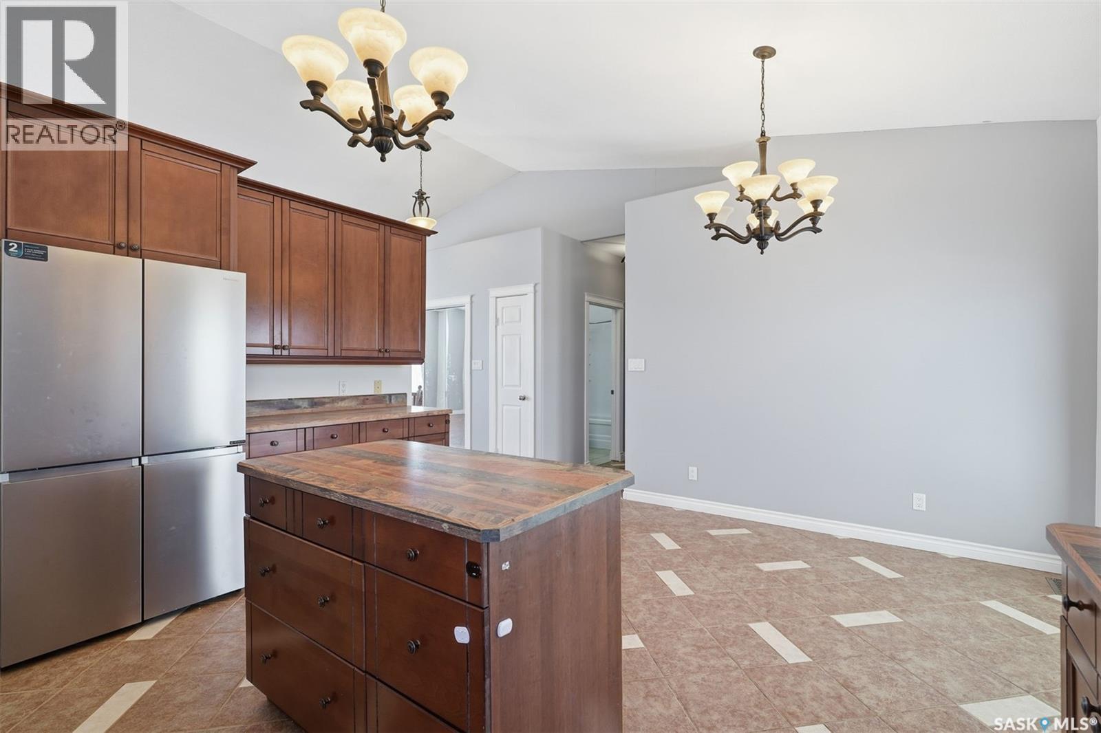 540 Ens Crescent, Warman, SK - Indoor Photo Showing Kitchen