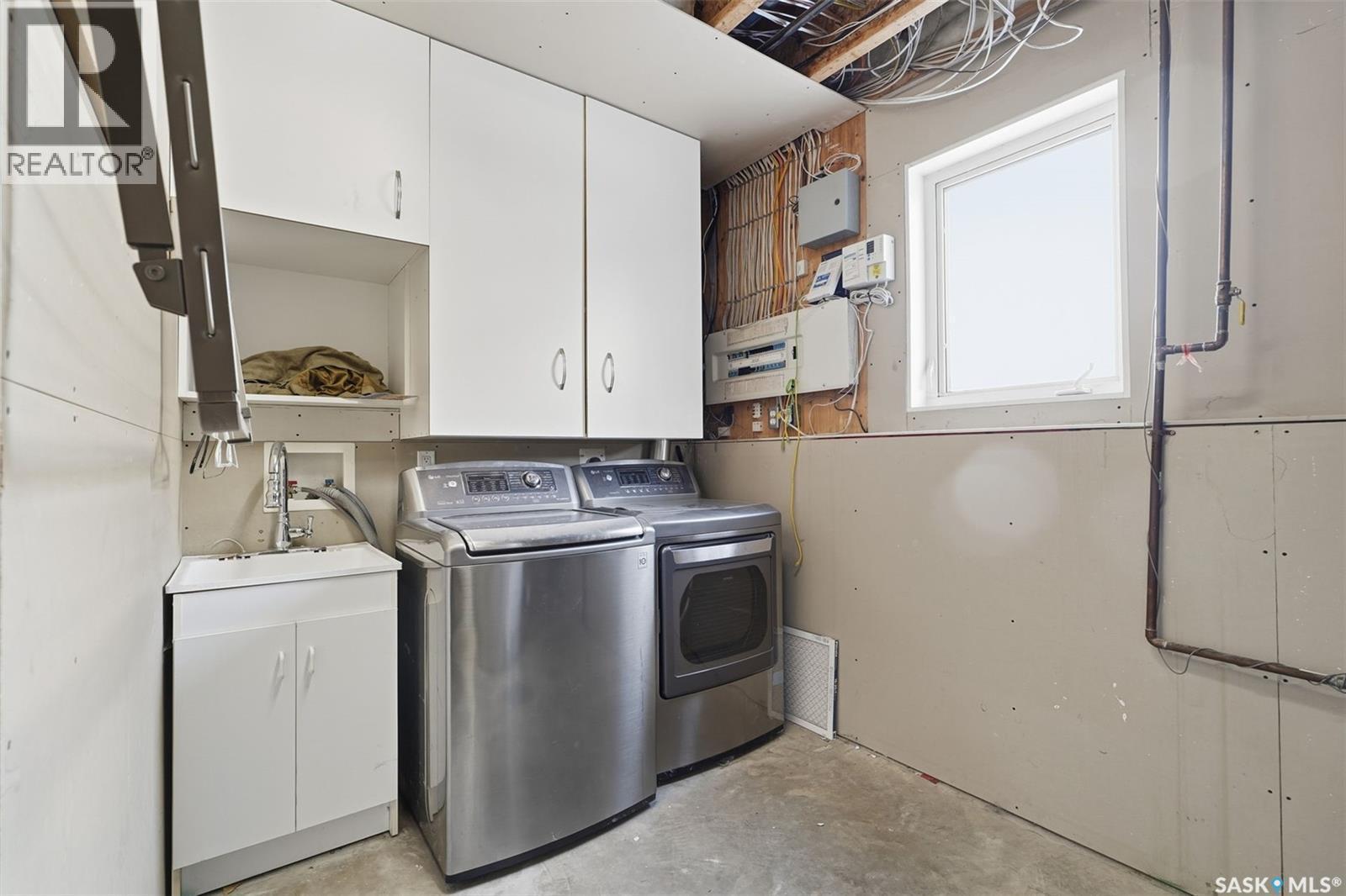 540 Ens Crescent, Warman, SK - Indoor Photo Showing Laundry Room