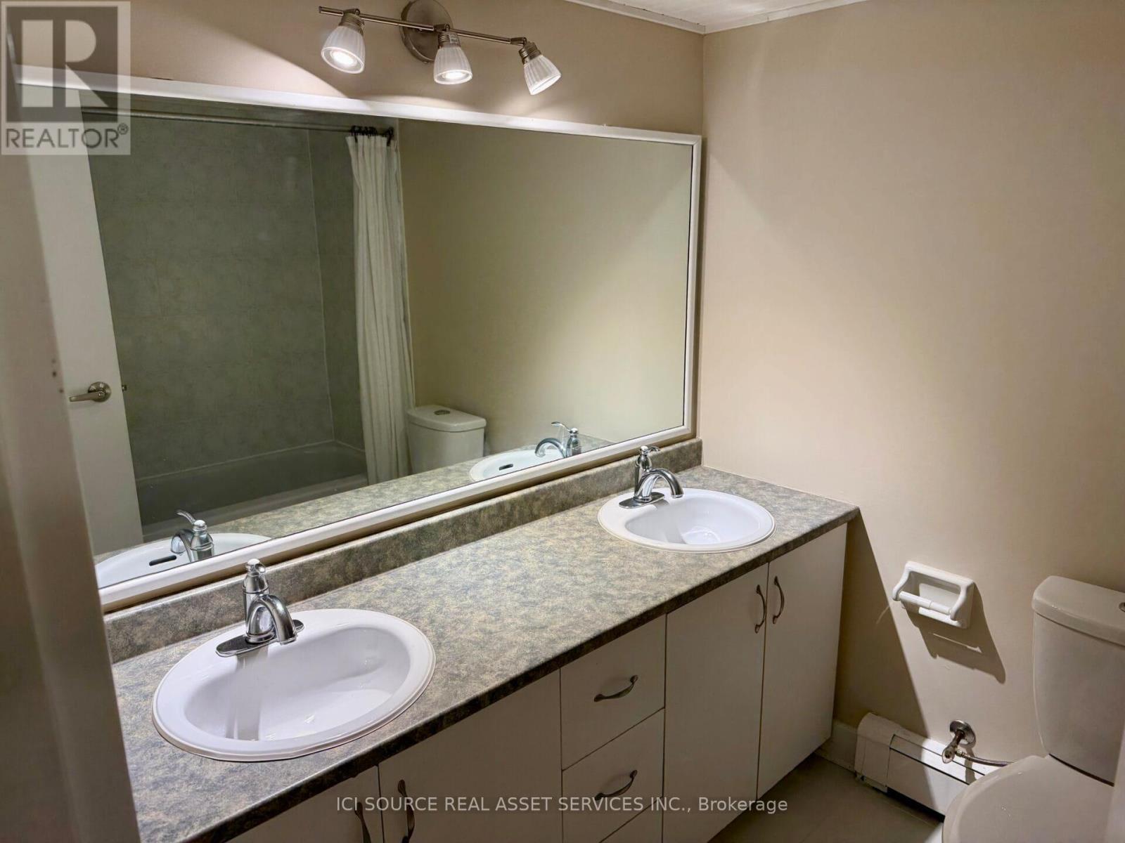 8 Blue Moon Private, Ottawa, ON - Indoor Photo Showing Bathroom