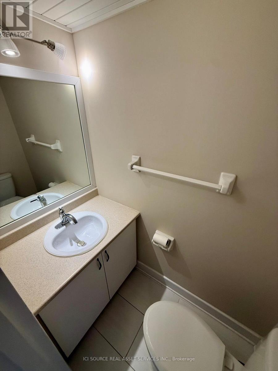 8 Blue Moon Private, Ottawa, ON - Indoor Photo Showing Bathroom