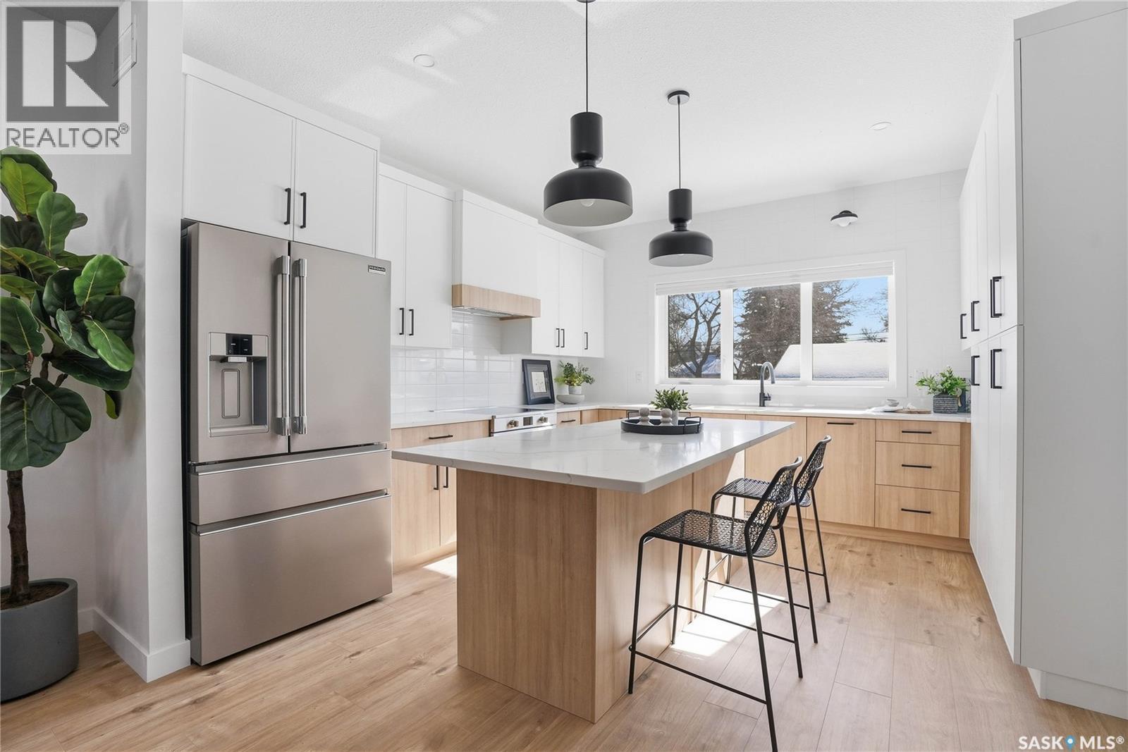 1200 14Th Street E, Saskatoon, SK - Indoor Photo Showing Kitchen With Upgraded Kitchen