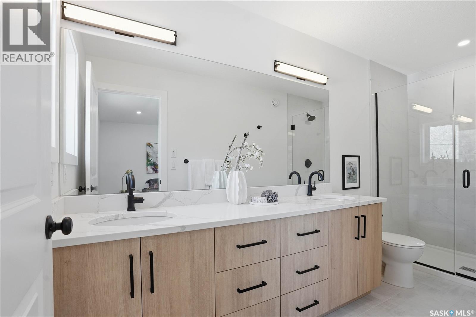 1200 14Th Street E, Saskatoon, SK - Indoor Photo Showing Bathroom