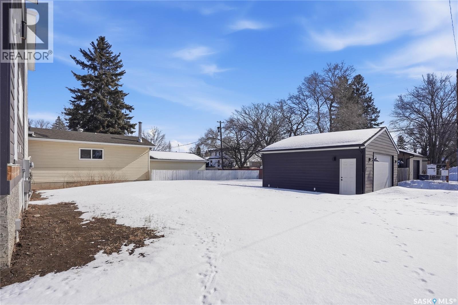 1200 14Th Street E, Saskatoon, SK - Outdoor