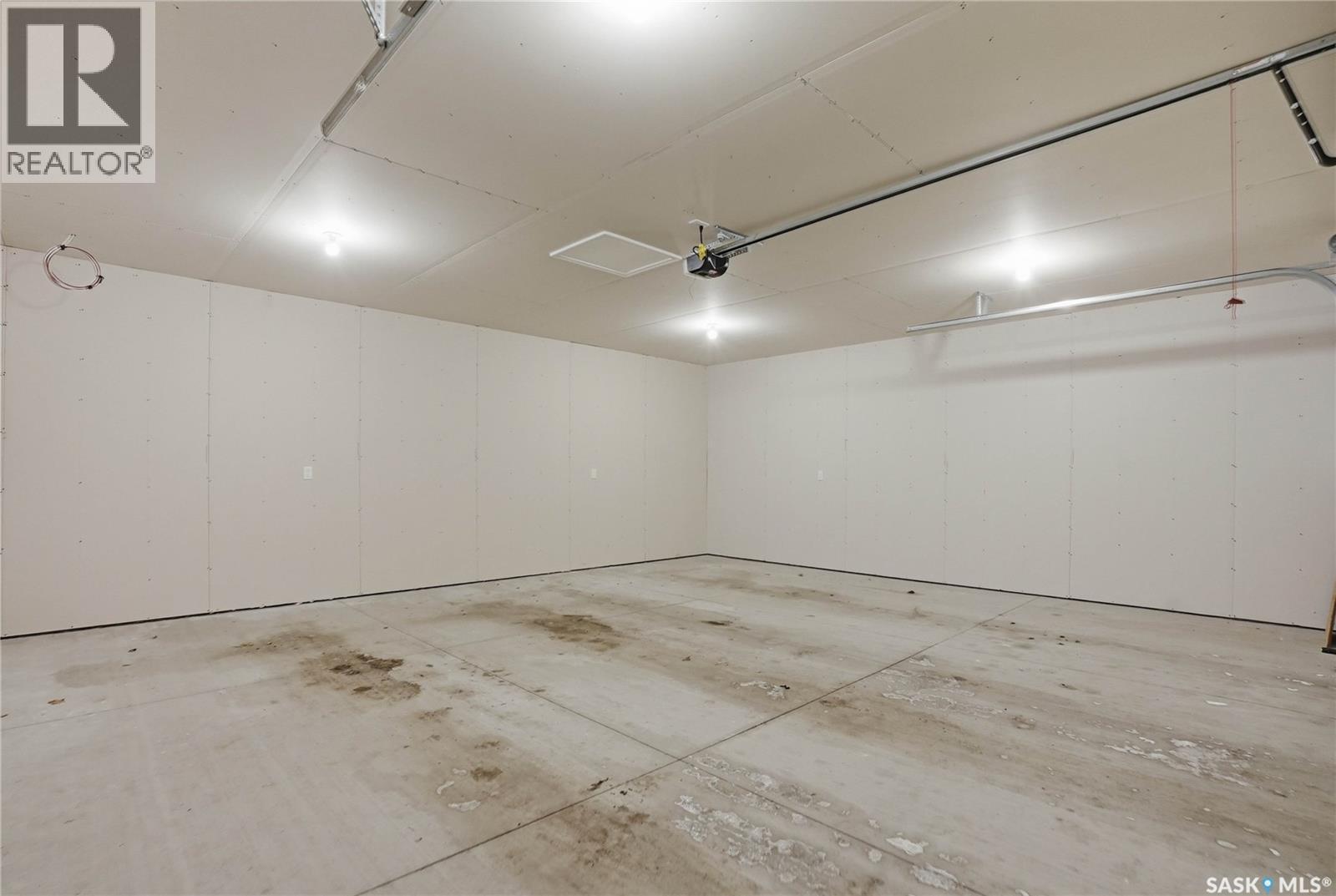 1200 14Th Street E, Saskatoon, SK - Indoor Photo Showing Garage