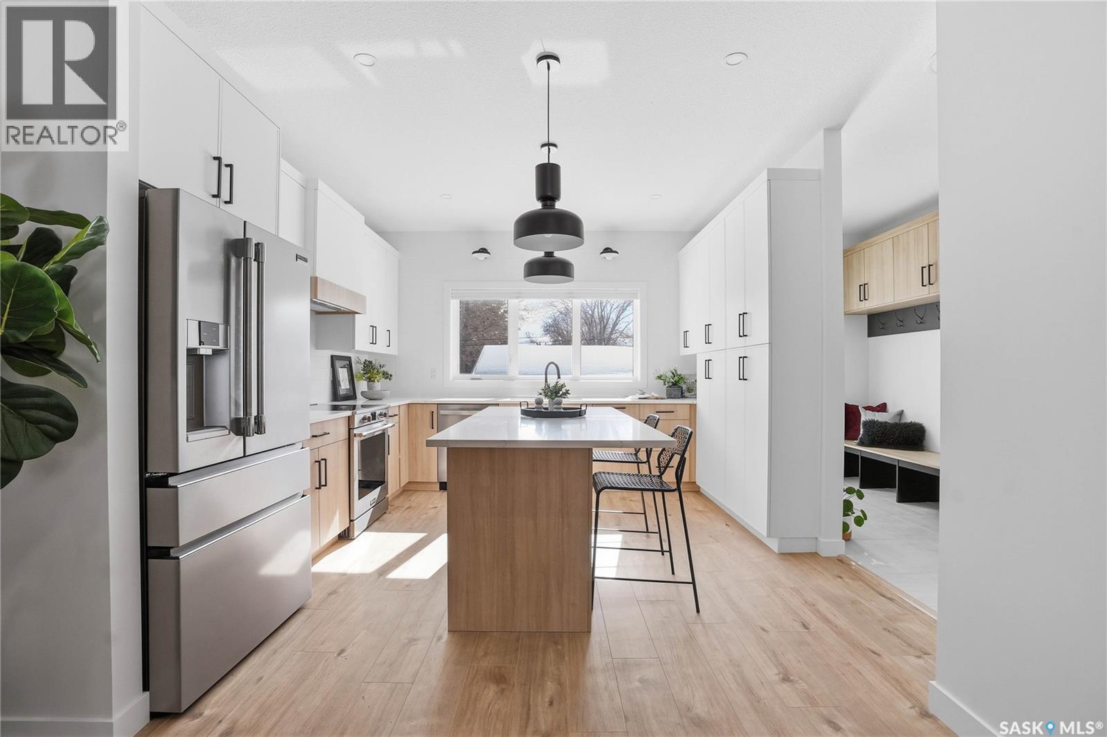 1200 14Th Street E, Saskatoon, SK - Indoor Photo Showing Kitchen With Upgraded Kitchen