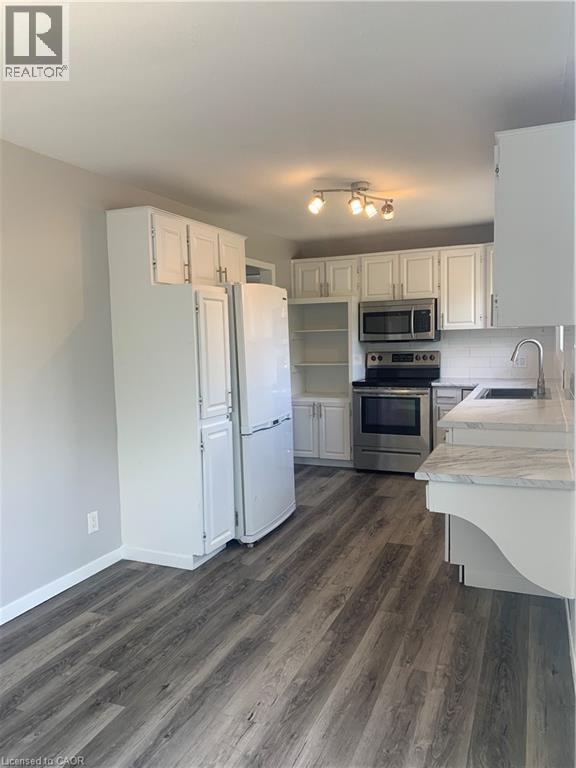 66 Kennedy Avenue, Hamilton, ON - Indoor Photo Showing Kitchen