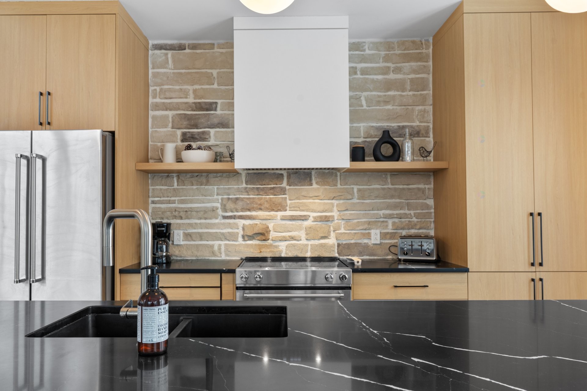Cuisine - 190 Allée Du 2E, Mont-Blanc, QC - Indoor Photo Showing Kitchen With Upgraded Kitchen