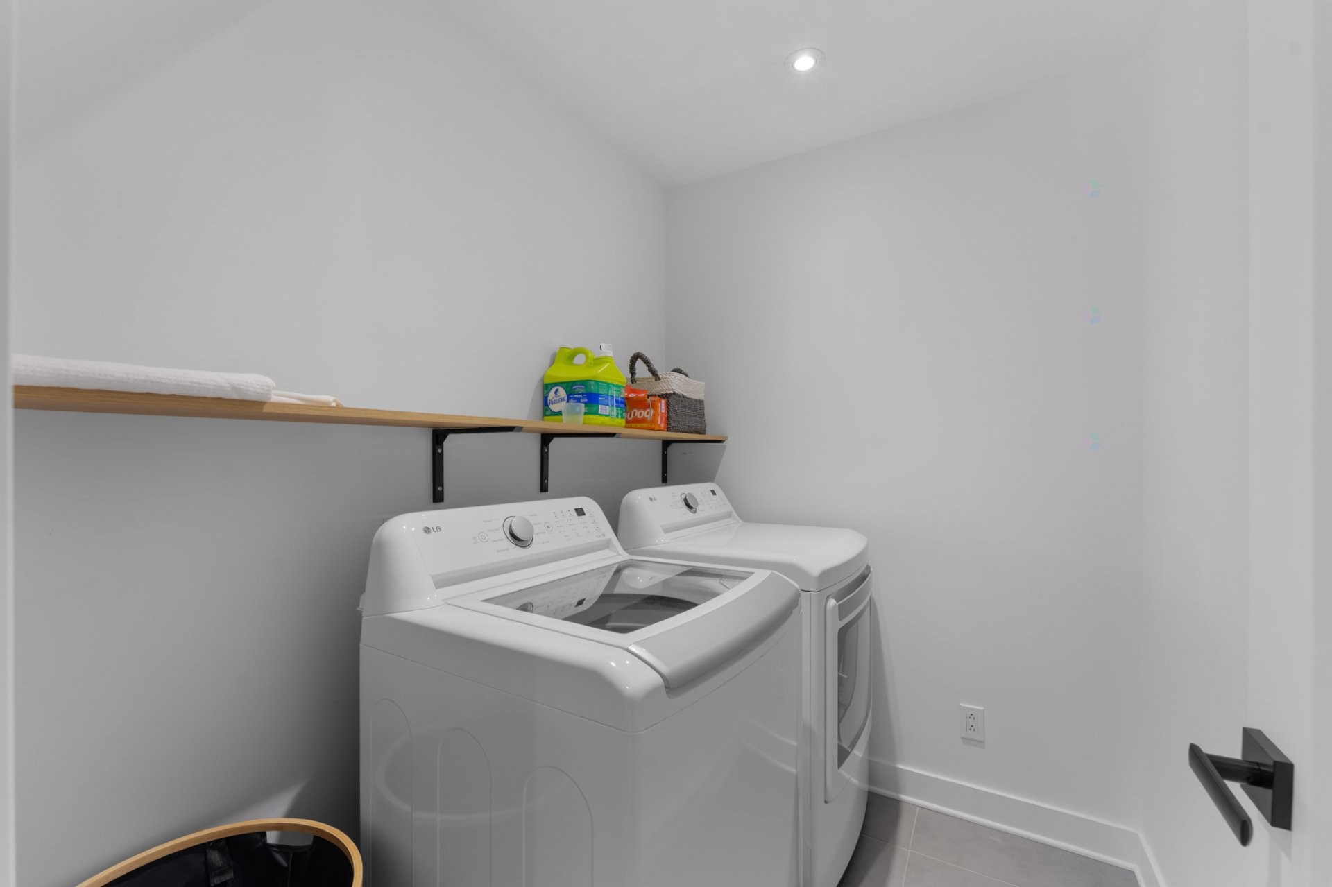 Salle de lavage - 190 Allée Du 2E, Mont-Blanc, QC - Indoor Photo Showing Laundry Room