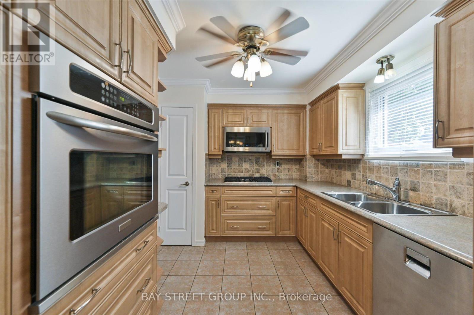 5 of 36 - 378 East 24Th Street, Hamilton, ON - Indoor Photo Showing Kitchen With Double Sink
