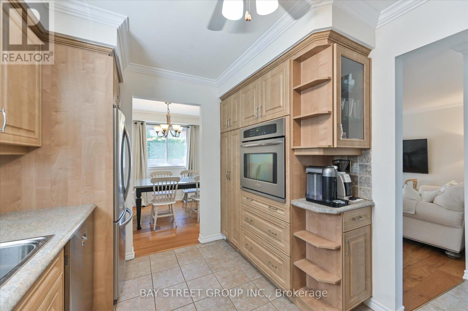 8 of 36 - 378 East 24Th Street, Hamilton, ON - Indoor Photo Showing Kitchen