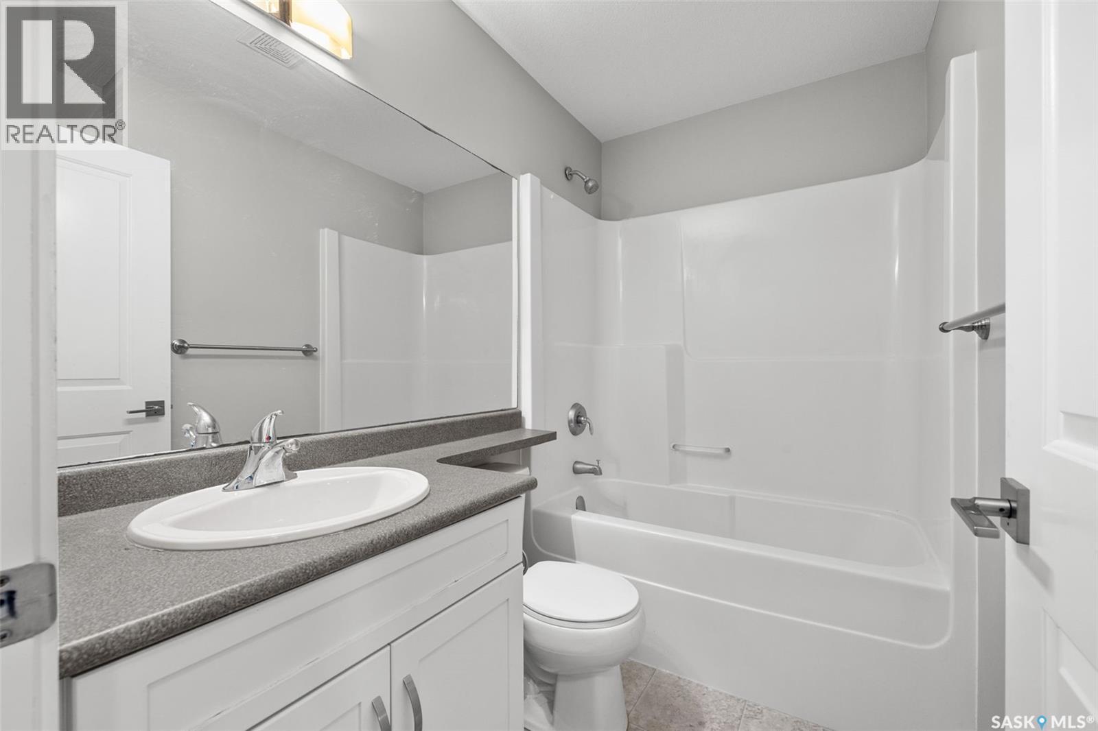 208 1220 Pringle Way, Saskatoon, SK - Indoor Photo Showing Bathroom