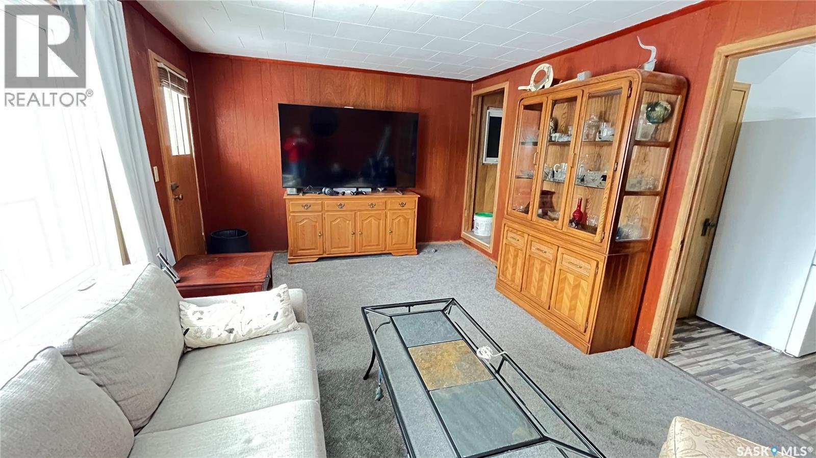 58 2Nd Street, Tompkins, SK - Indoor Photo Showing Other Room