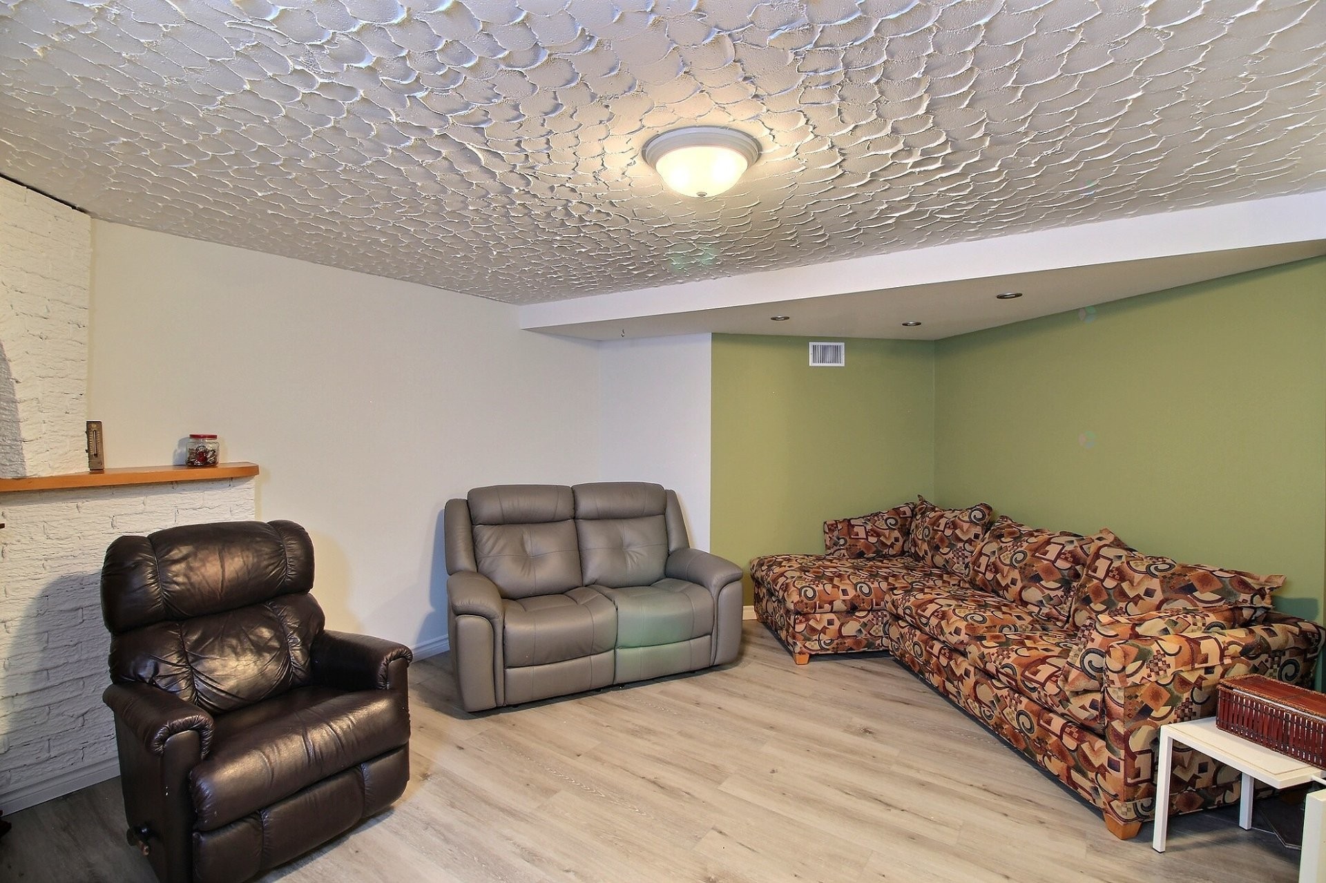 Salle familiale - 38 Av. Renaud, Rouyn-Noranda, QC - Indoor