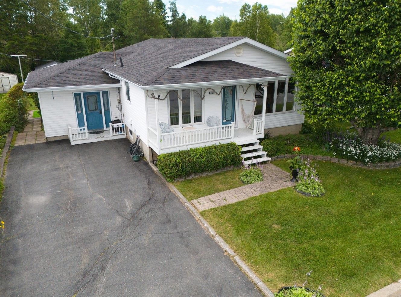 Façade - 38 Av. Renaud, Rouyn-Noranda, QC - Outdoor