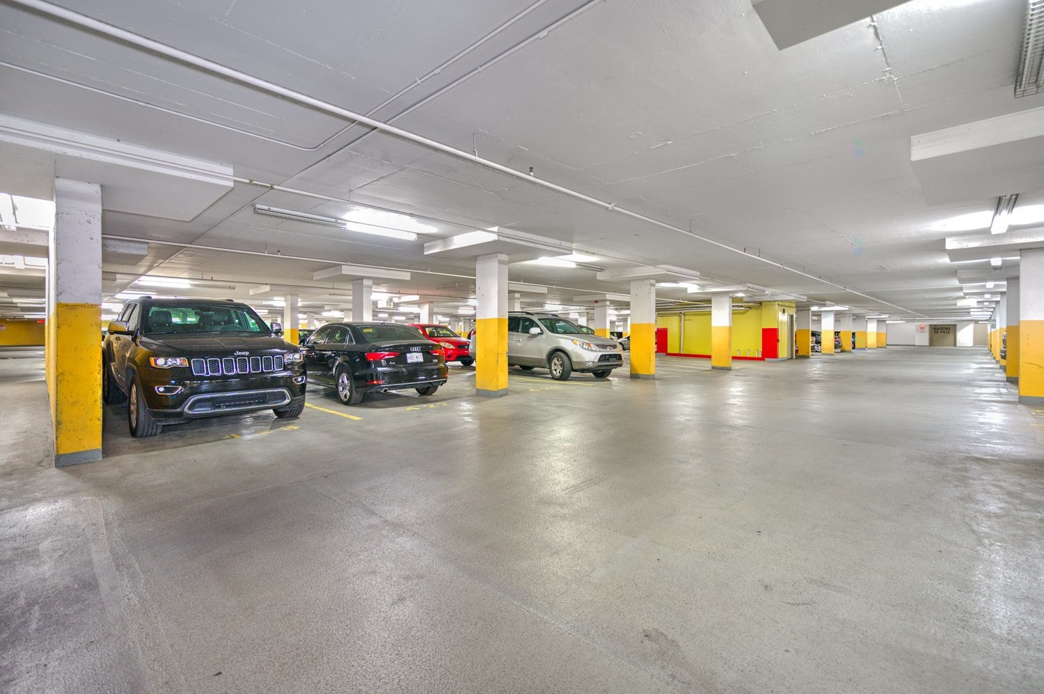 Garage - 1508-1200 Rue St-Jacques, Montréal (Ville-Marie), QC - Indoor Photo Showing Garage