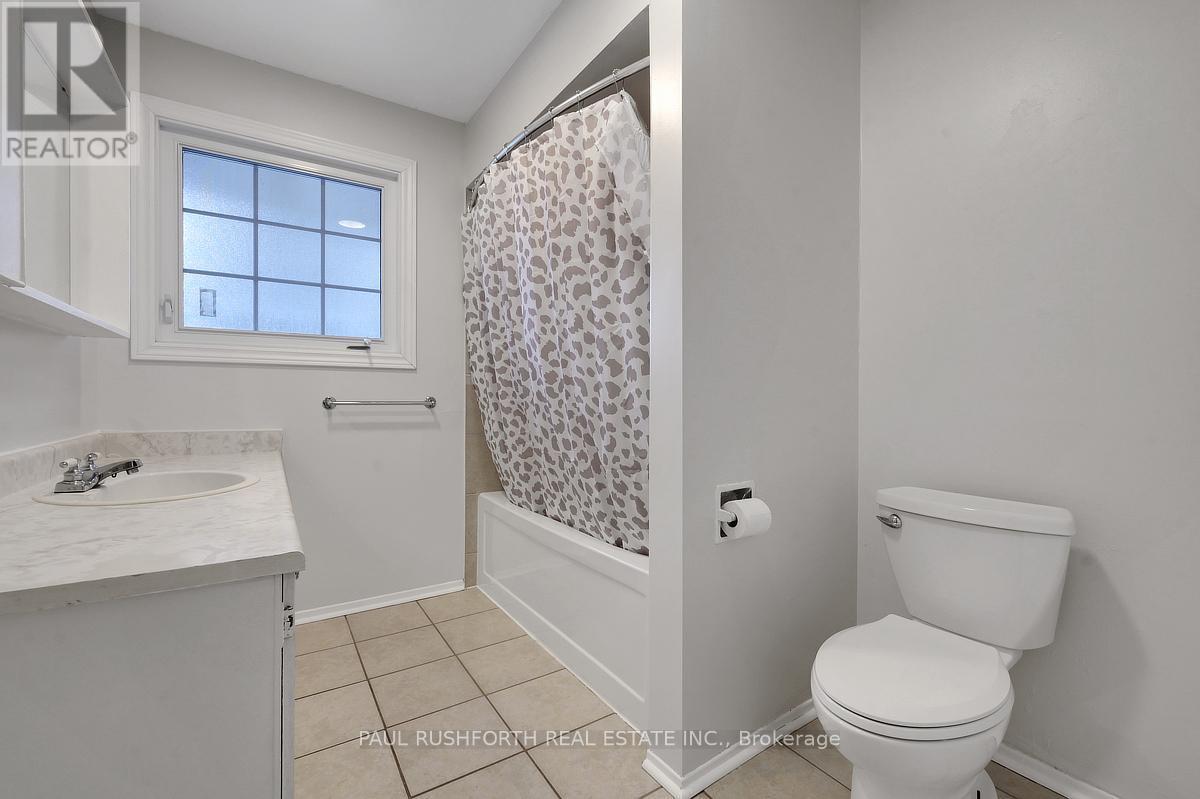 4 Piece Bathroom - 1107 Meadowlands Drive, Ottawa, ON - Indoor Photo Showing Bathroom