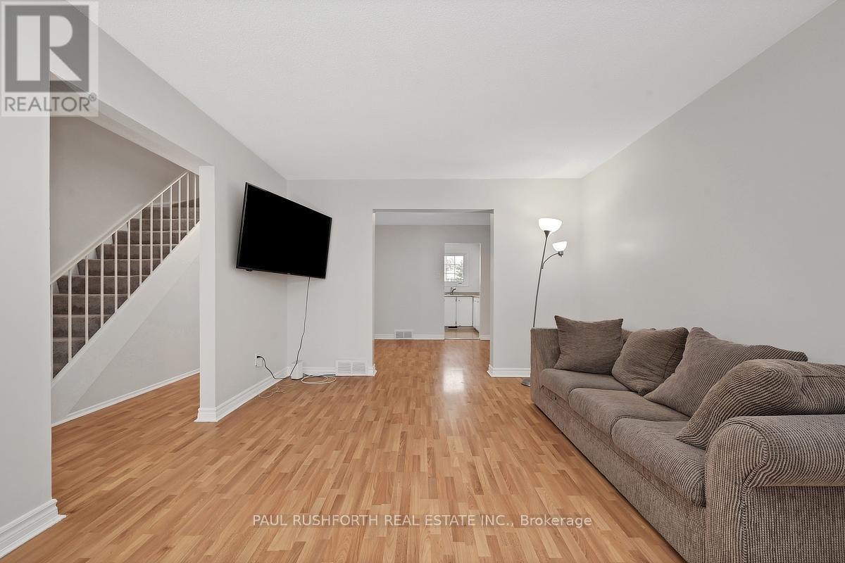 Living Room - 1107 Meadowlands Drive, Ottawa, ON - Indoor Photo Showing Living Room