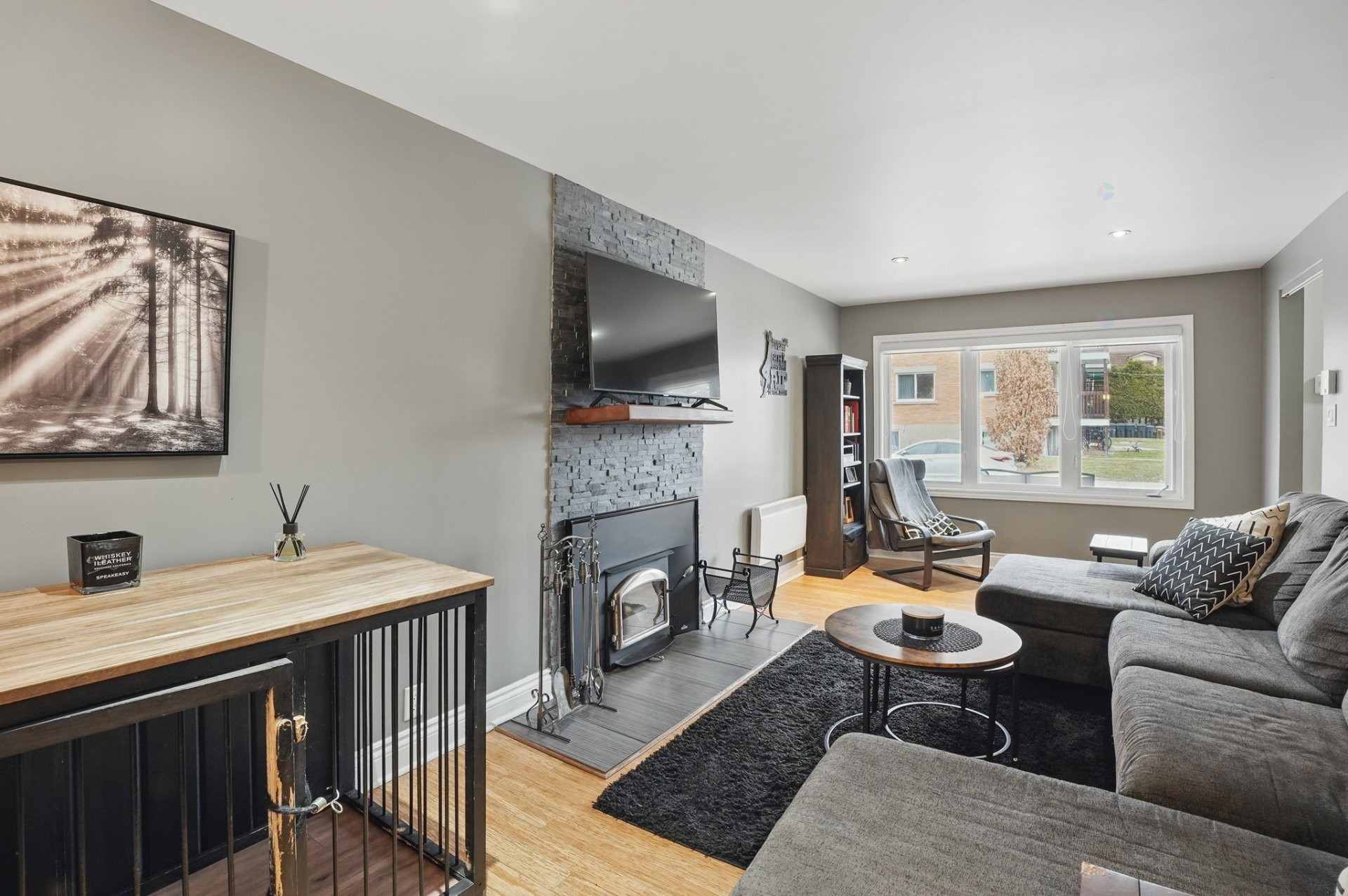 Salon - 99 Rue Wìgwàs, Gatineau (Hull), QC - Indoor Photo Showing Living Room With Fireplace
