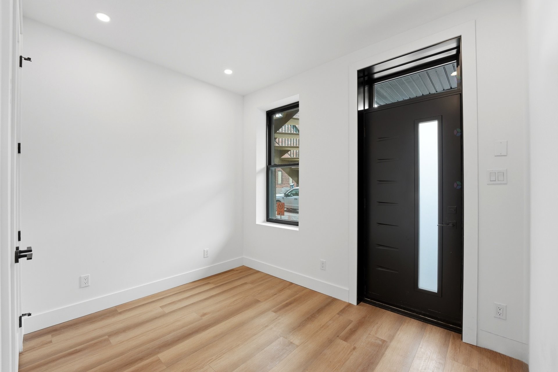 Hall d'entrée/Vestibule - 137 Av. Querbes, Montréal (Outremont), QC - Indoor Photo Showing Other Room