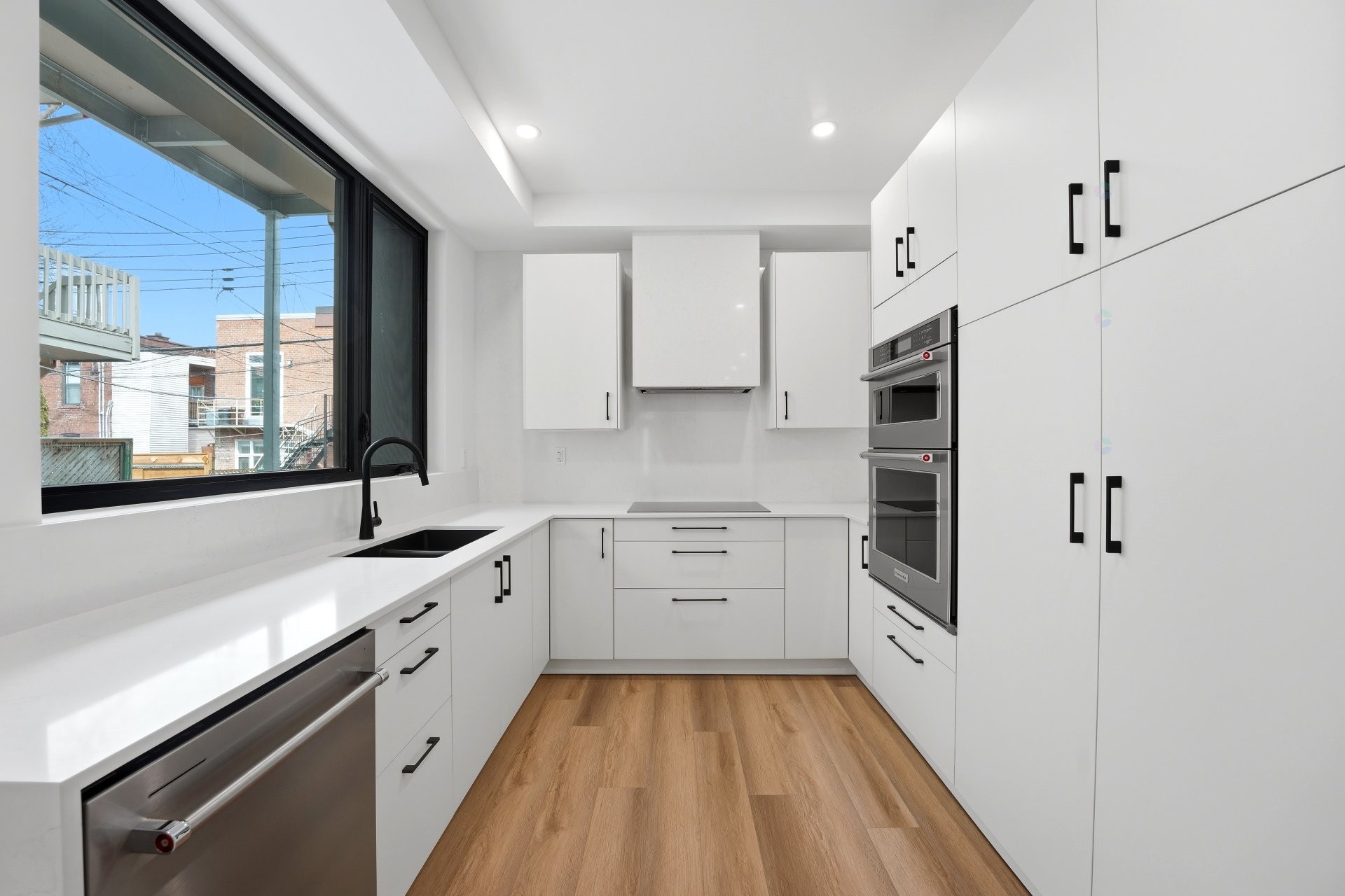 Cuisine - 137 Av. Querbes, Montréal (Outremont), QC - Indoor Photo Showing Kitchen With Double Sink With Upgraded Kitchen