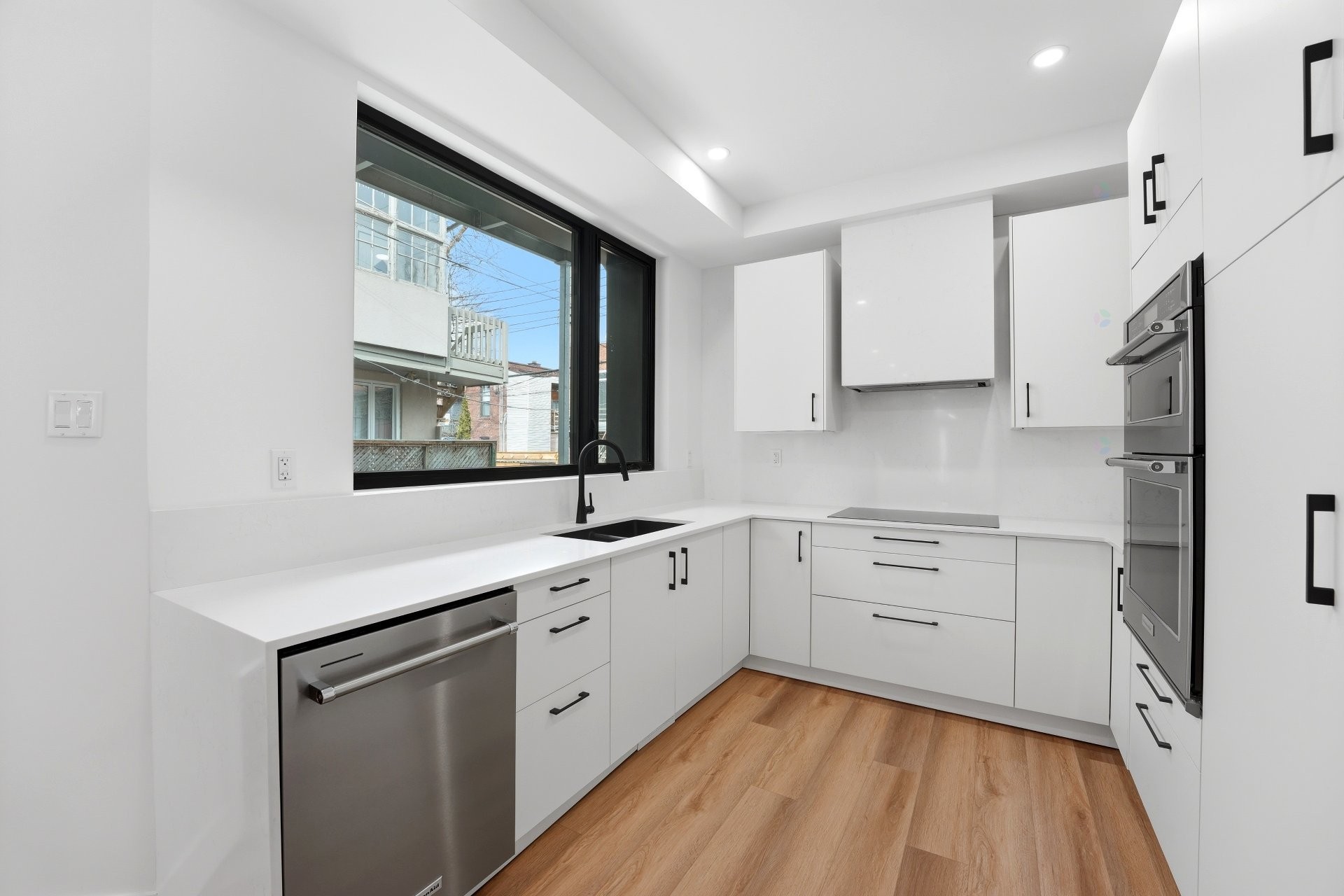 Cuisine - 137 Av. Querbes, Montréal (Outremont), QC - Indoor Photo Showing Kitchen With Double Sink