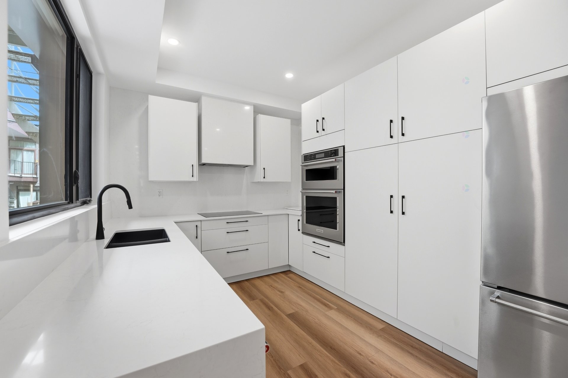 Cuisine - 137 Av. Querbes, Montréal (Outremont), QC - Indoor Photo Showing Kitchen With Double Sink With Upgraded Kitchen