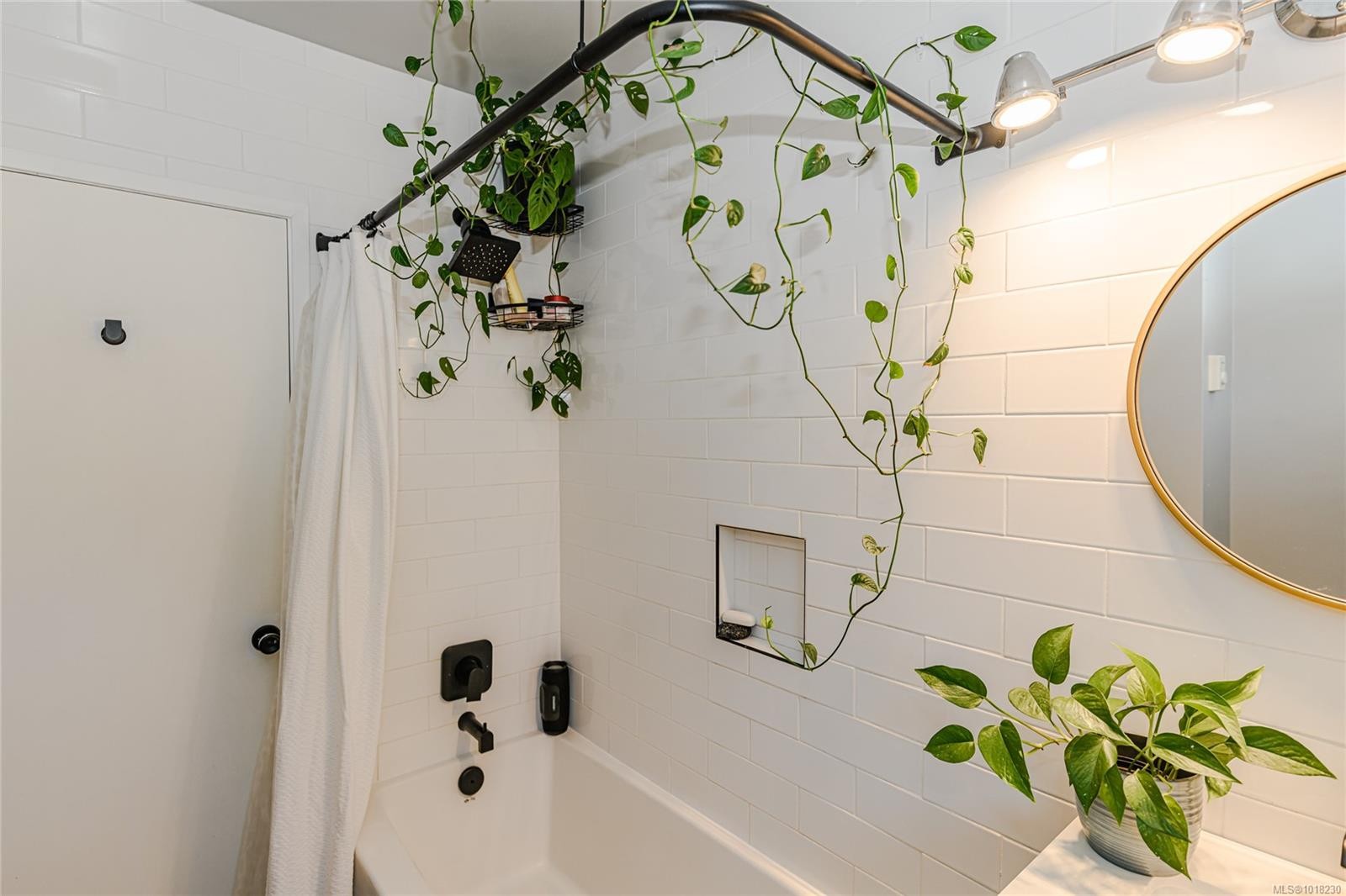 273 Maliview Dr, Salt Spring, BC