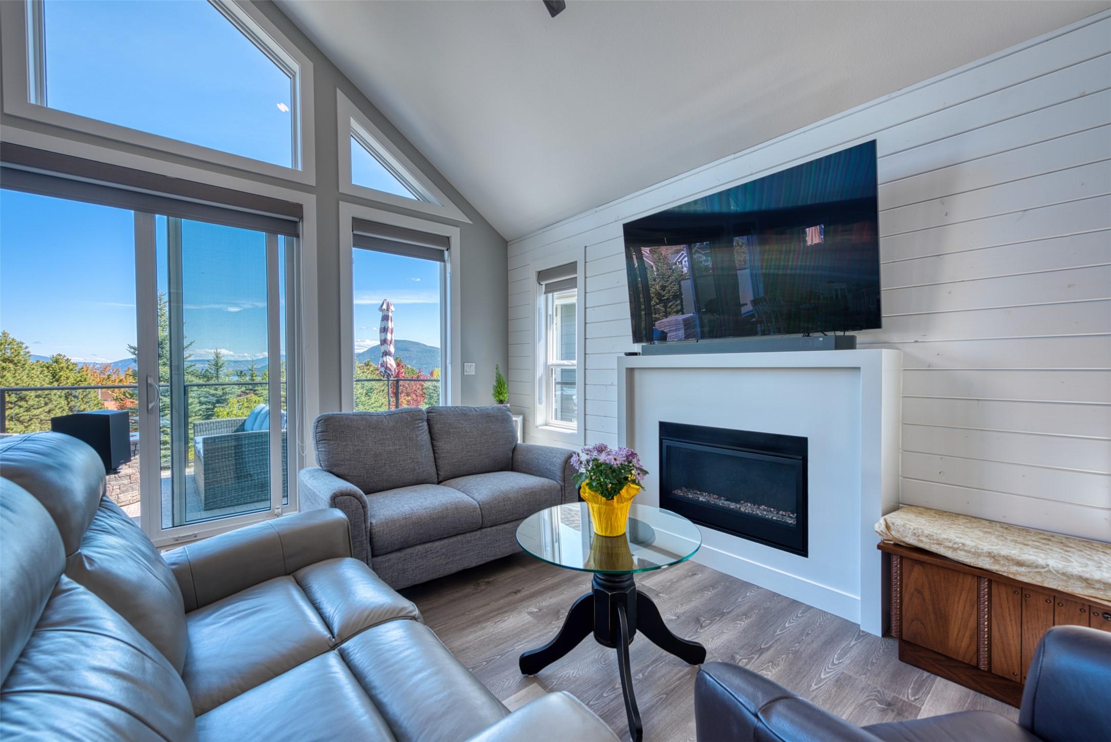 348-6833 Madrid Way, Kelowna, BC - Indoor Photo Showing Living Room With Fireplace