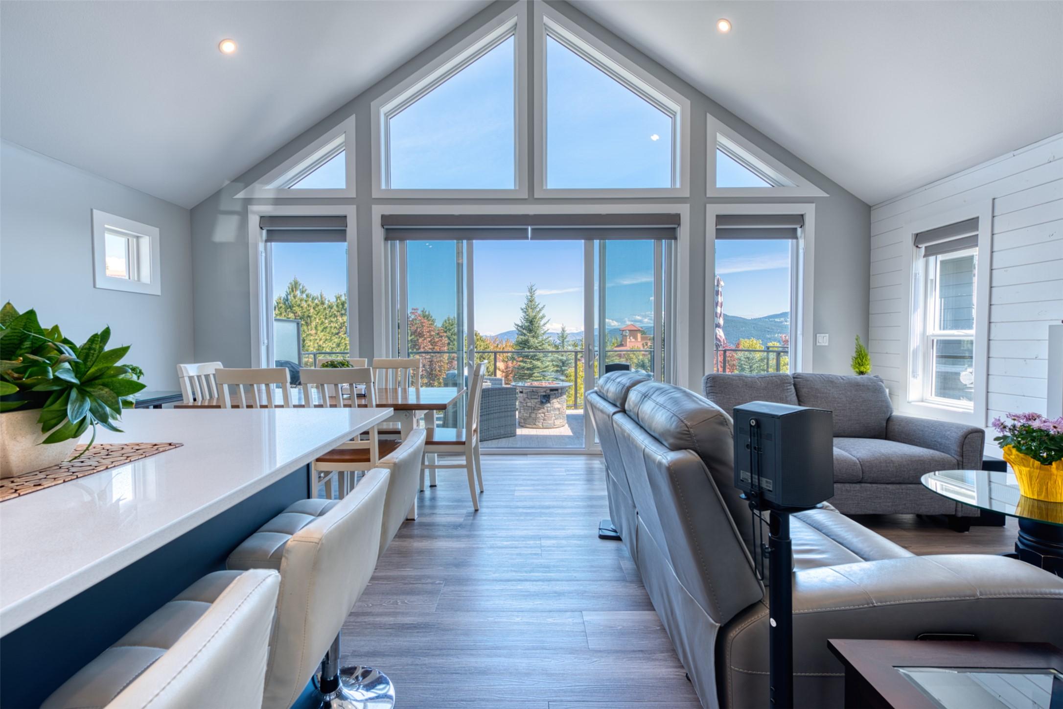 348-6833 Madrid Way, Kelowna, BC - Indoor Photo Showing Dining Room
