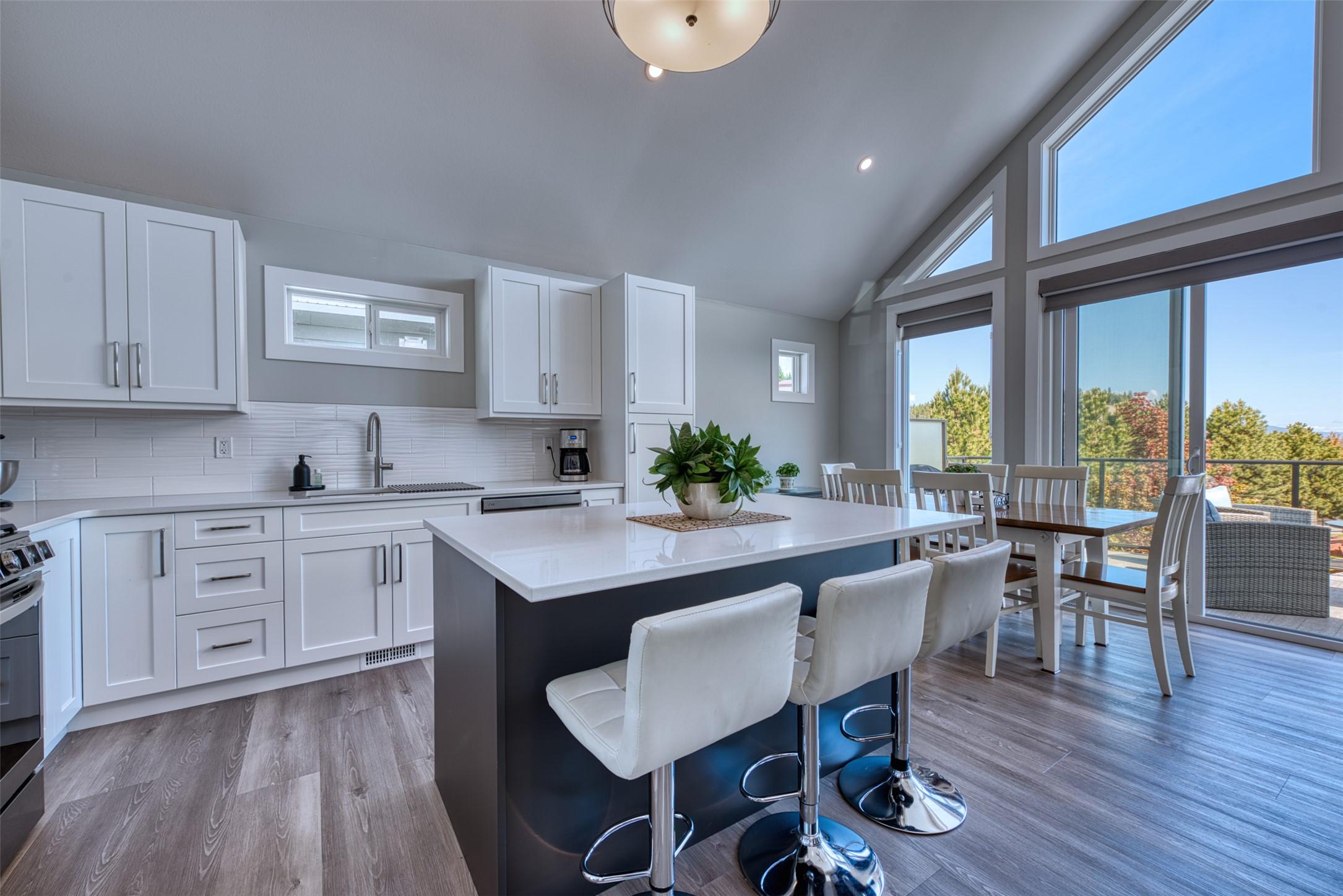 348-6833 Madrid Way, Kelowna, BC - Indoor