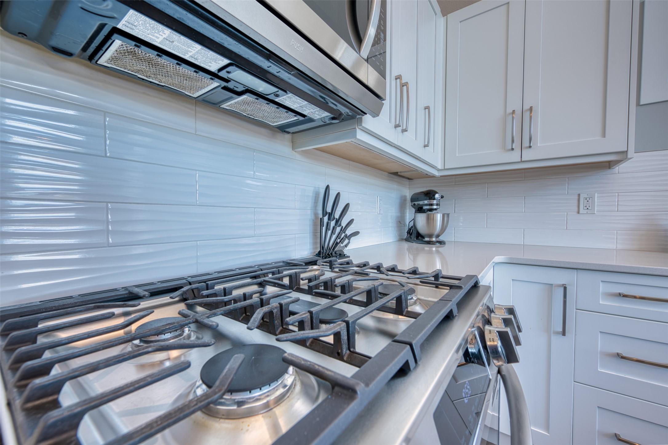 348-6833 Madrid Way, Kelowna, BC - Indoor Photo Showing Kitchen