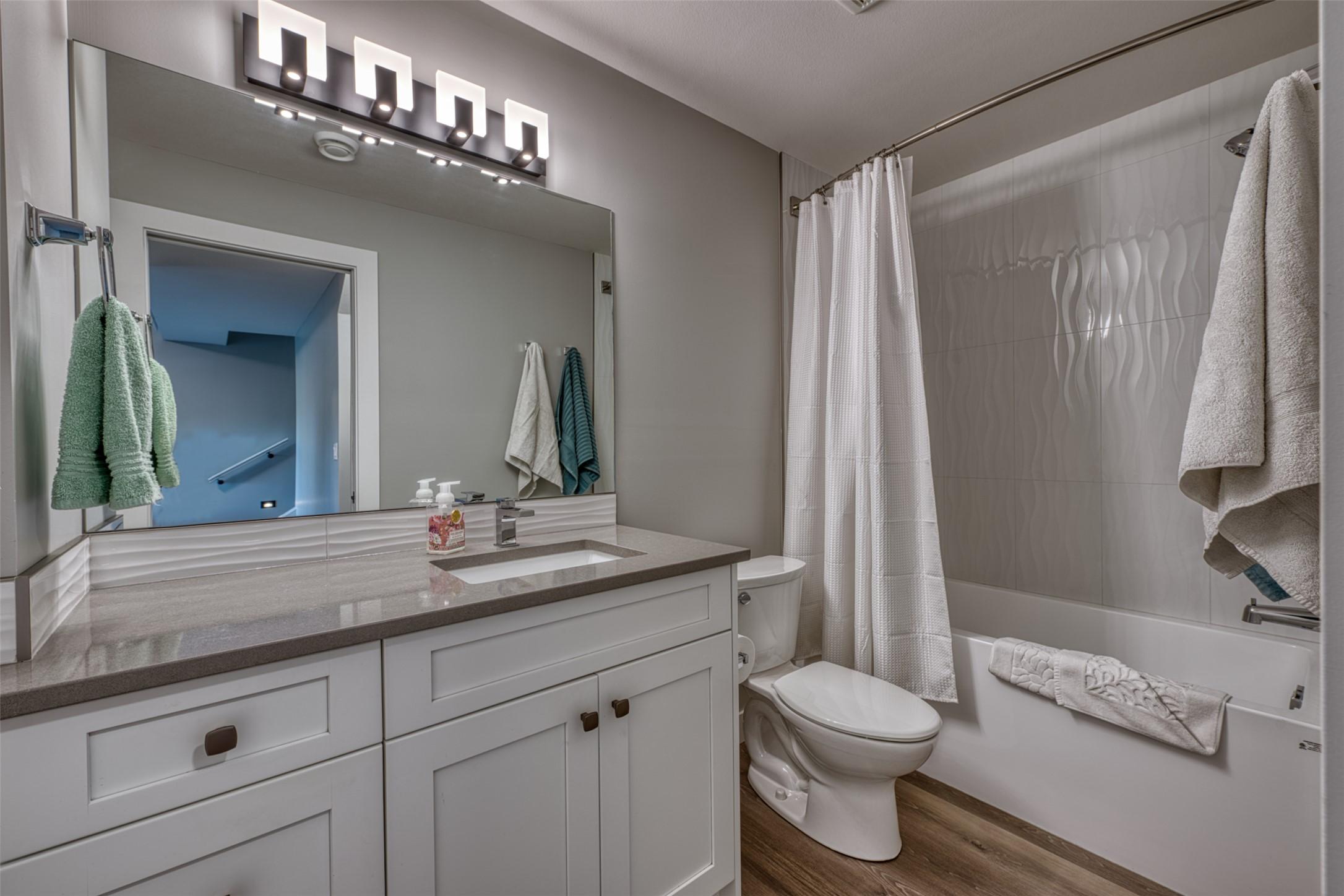 348-6833 Madrid Way, Kelowna, BC - Indoor Photo Showing Bathroom