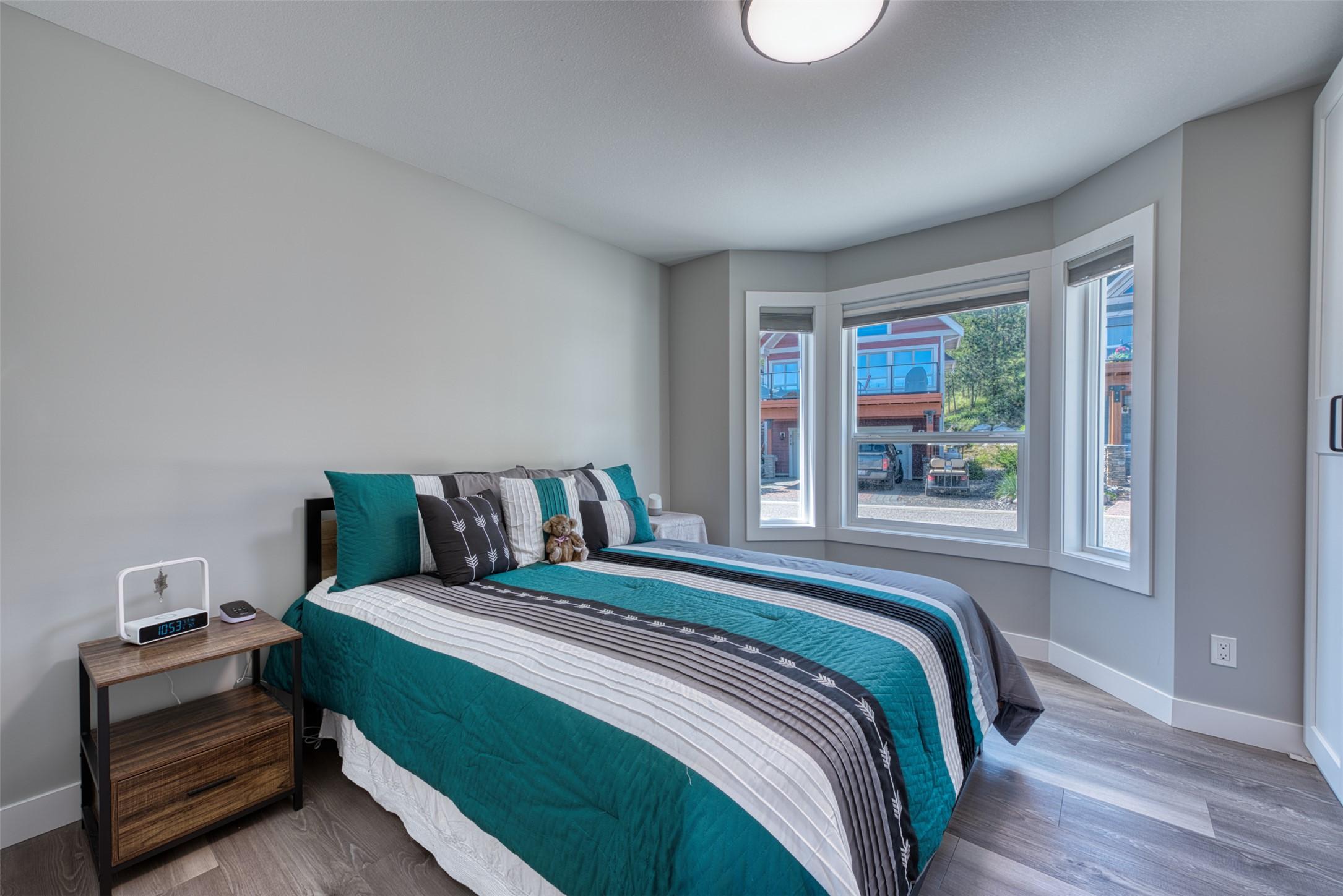 348-6833 Madrid Way, Kelowna, BC - Indoor Photo Showing Bedroom