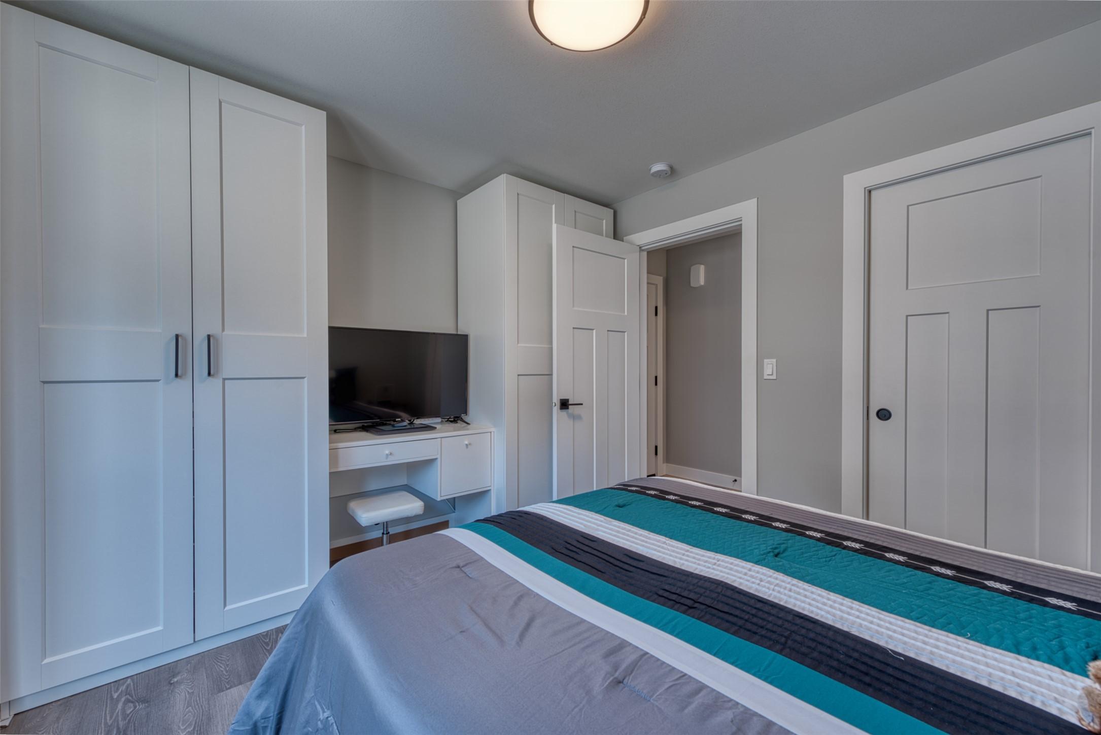 348-6833 Madrid Way, Kelowna, BC - Indoor Photo Showing Bedroom