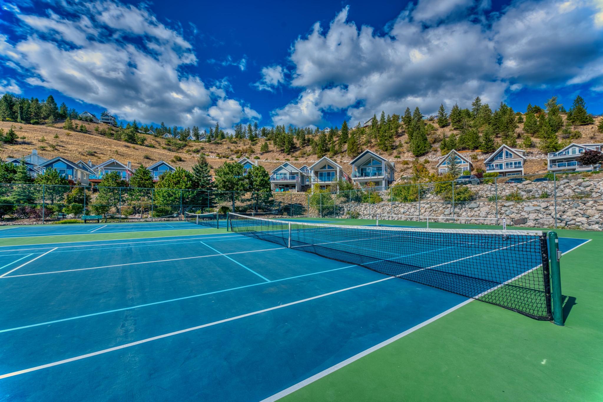 348-6833 Madrid Way, Kelowna, BC - Outdoor