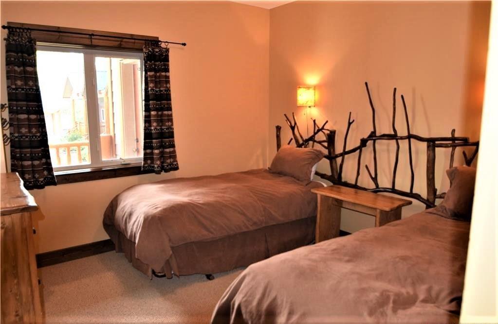 D2-B-1351 Gerry Sorensen Way, Kimberley, BC - Indoor Photo Showing Bedroom