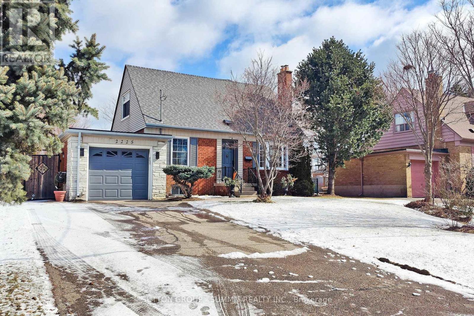 2225 Rambo Road, Mississauga, ON - Outdoor With Facade