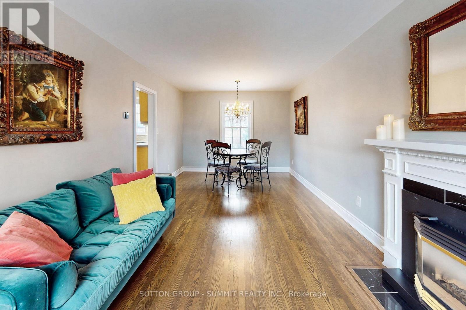 2225 Rambo Road, Mississauga, ON - Indoor Photo Showing Living Room With Fireplace