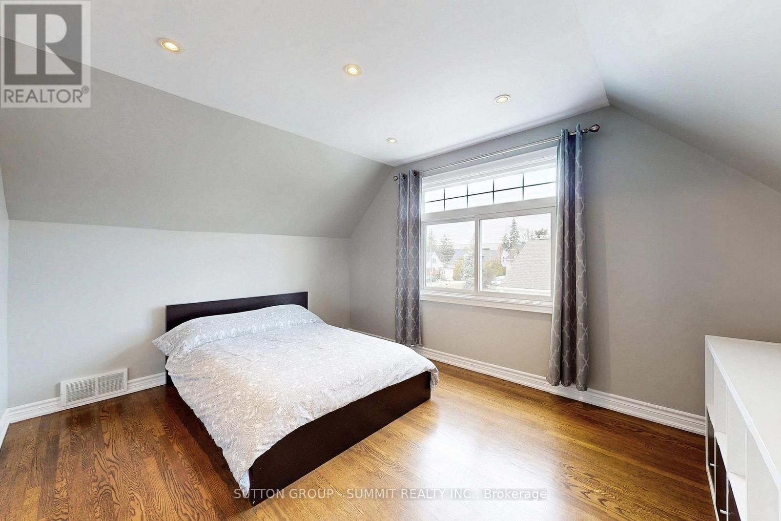 2225 Rambo Road, Mississauga, ON - Indoor Photo Showing Bedroom