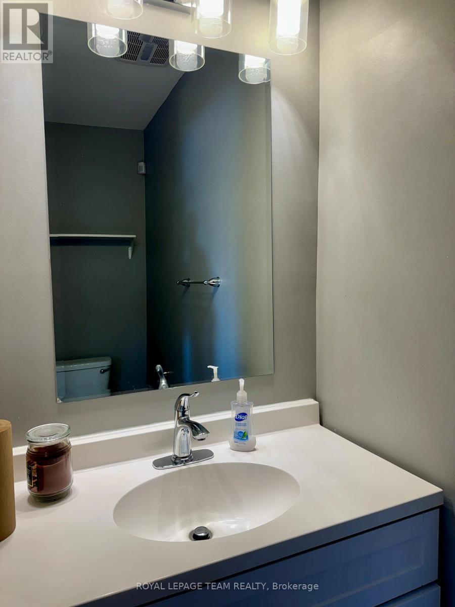 1297 Kitchener Avenue, Ottawa, ON - Indoor Photo Showing Bathroom